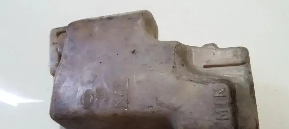 Nissan Sunny Coolant expansion tank/reservoir