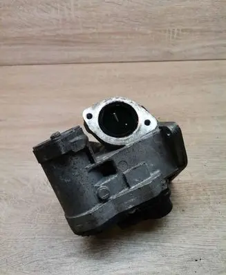 Volkswagen Touran I EGR valve 03C131503B