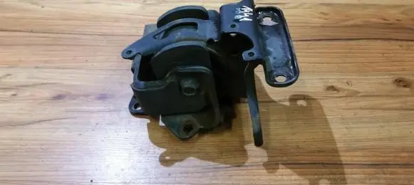 Hyundai Santa Fe Engine mount bracket b0439410