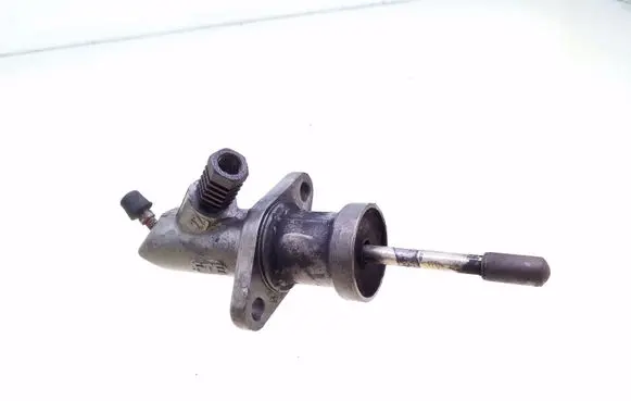 BMW 5 E39 Clutch slave cylinder 6642 G7366