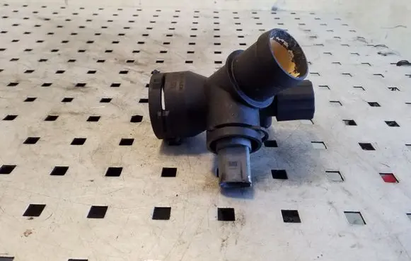 Volkswagen Touran I Engine coolant pipe/hose 1K0122291D