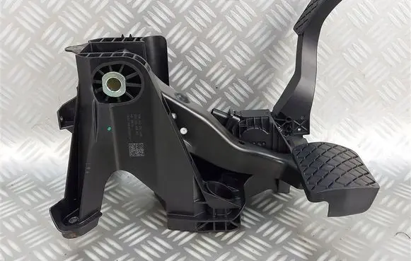 Volkswagen Golf VII Pedal assembly 5Q1723058BG