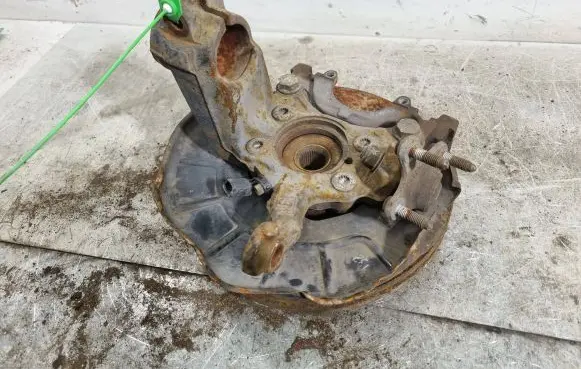 Front wheel hub spindle knuckle