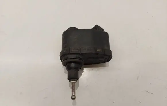 Volkswagen PASSAT B3 Headlight level adjustment motor 321941295