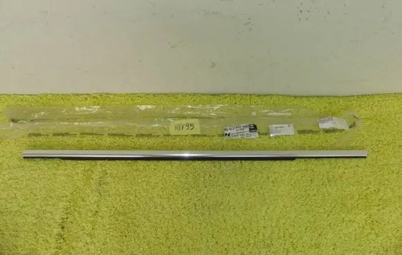 Cadillac XT5 Front door trim (molding) 84175890 84175956