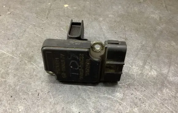 Toyota Avensis Verso Mass air flow meter 2220427010 AFH70M23 4510