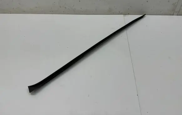 Volkswagen Touareg III Windshield trim