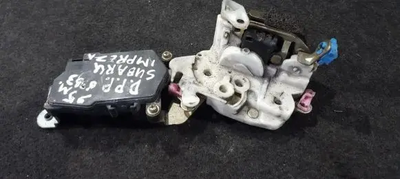 Subaru Impreza I Front door lock