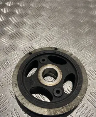 Toyota Avensis T270 Crankshaft pulley 134080R030