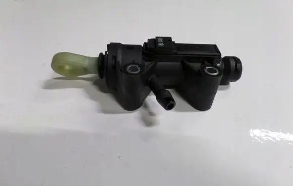 BMW 3 E90 E91 Clutch master cylinder 6773570