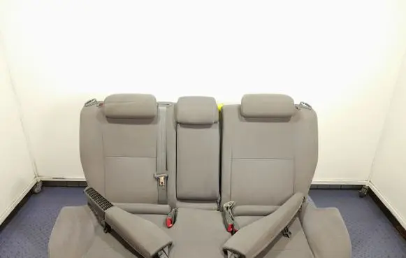 Toyota Prius (NHW20) Second row seats 