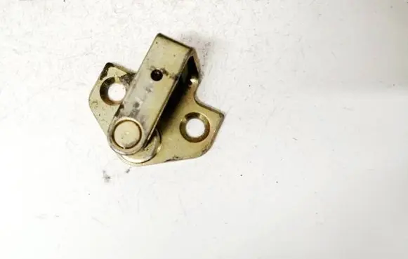 Ford Focus Front door lock loop/hook striker 2M51F21982AA 2M51-F21982-AA