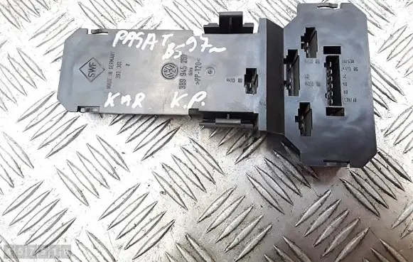 Volkswagen PASSAT B5 Tail light bulb cover holder 3b9945257