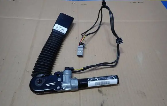 Mini Cooper Countryman R60 Front seatbelt buckle 9806924
