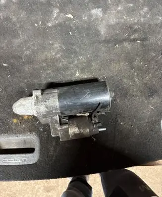 Mercedes-Benz E W212 Starter motor 0001115072