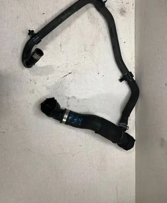 Audi A8 S8 D4 4H Engine coolant pipe/hose 4M0122293G