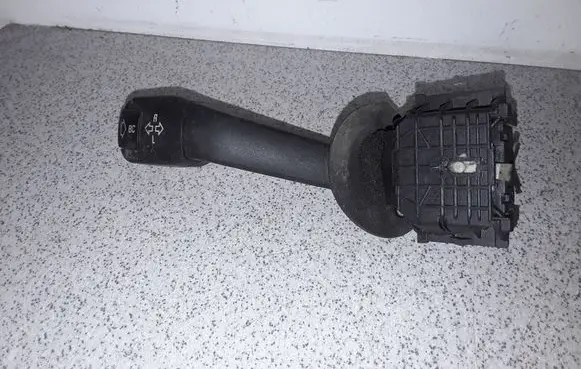 BMW 5 E39 Indicator stalk 8352172