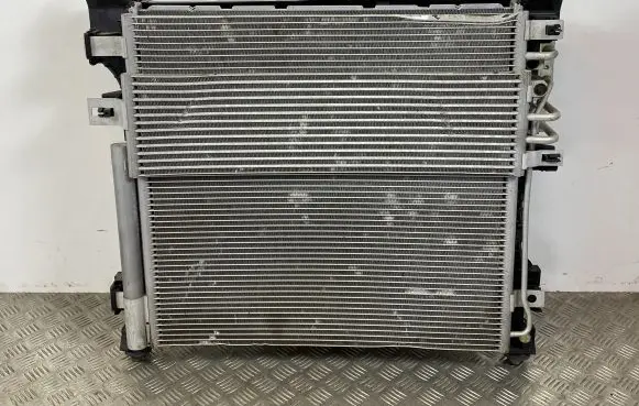Jeep Grand Cherokee WL Radiator set 68411210AA 68483919AA