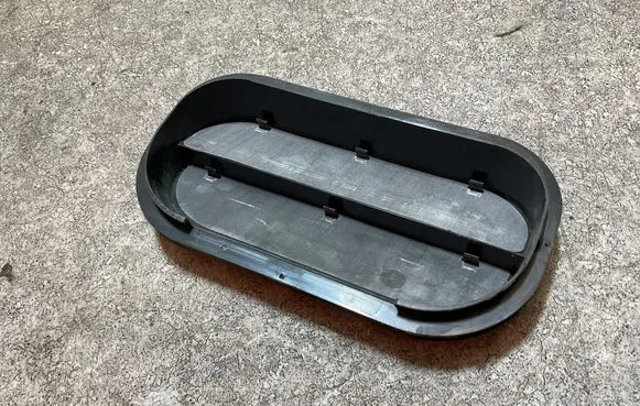 Audi A3 8Y Quarter panel pressure vent 6R0819465C