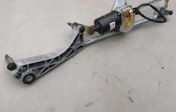 Mercedes-Benz C W203 Front wiper linkage and motor 2038200342