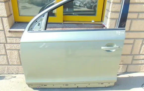 Audi Q7 4L Front door
