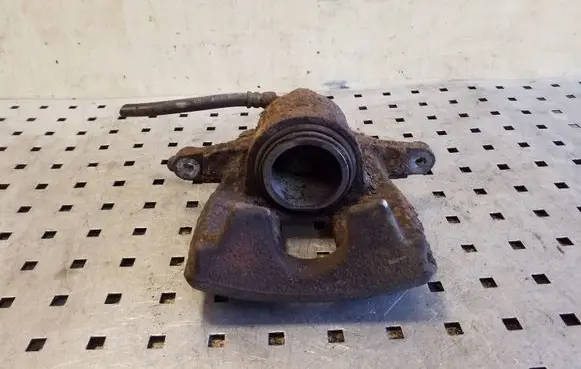 Honda CR-V Front brake caliper