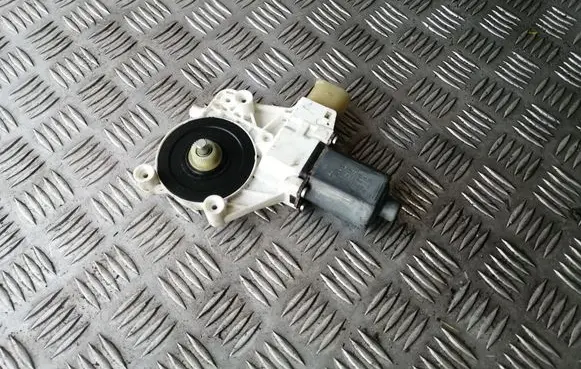 BMW 7 F01 F02 F03 F04 Front door window regulator motor 70460320 0130822515 7046032
