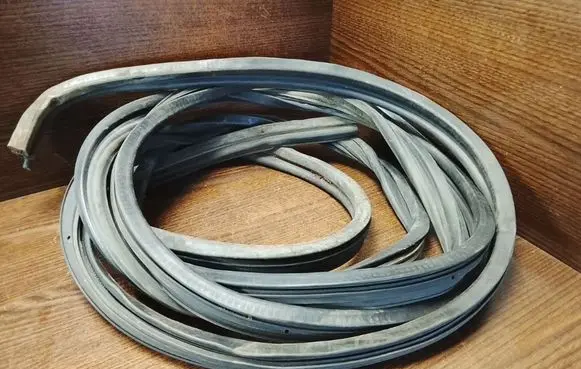 Iveco Daily 4th gen Rubber seal sliding door (on door) 5801933129