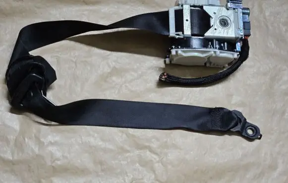 Mercedes-Benz GL X164 Front seatbelt 34051549