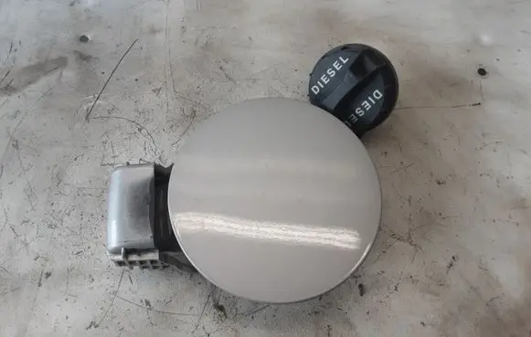 Hyundai Tucson LM Fuel tank cap trim 695102E000