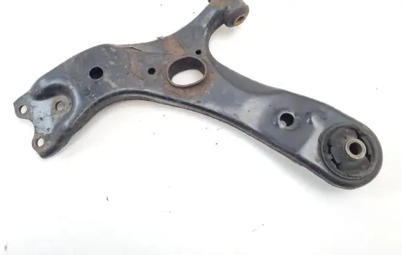 Toyota Verso Front lower control arm/wishbone