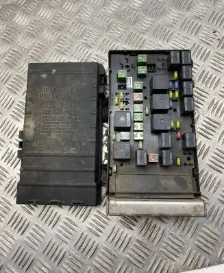 Chrysler Voyager Fuse module P05144509AF 05144579AC T055701861