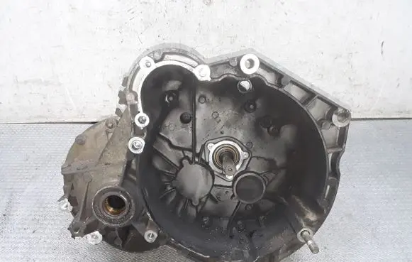 Manual 5 speed gearbox