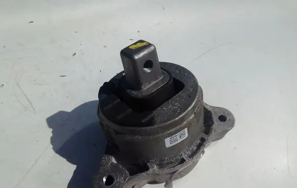 Maserati Ghibli Engine mount bracket 06701740300