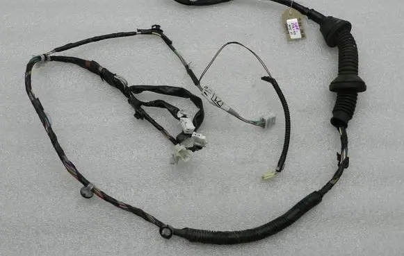 Toyota Avensis T270 Front door wiring loom 8215205710