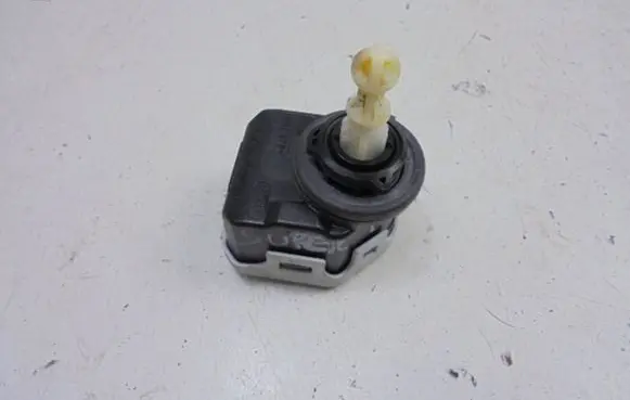 Headlight level adjustment motor