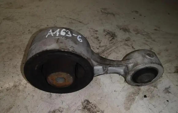 Honda Civic Engine mount bracket A1636