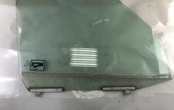 Mitsubishi Pajero Pinin Front door window glass four-door