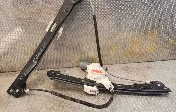 BMW 1 E81 E87 Front door window regulator with motor 7067796