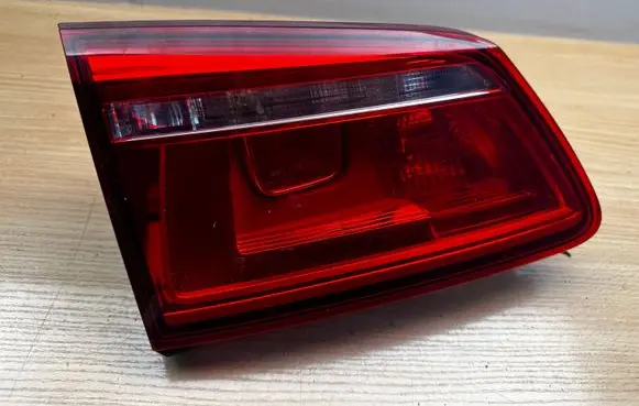 Volkswagen Golf Sportsvan Tailgate rear/tail lights 510945093G
