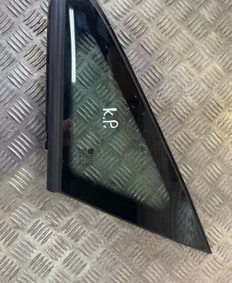 Opel Zafira B Front door vent window glass four-door 