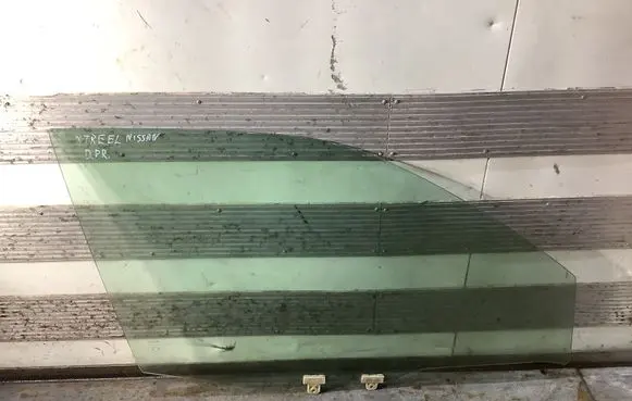 Nissan X-Trail T30 Front door window glass four-door 43R00018