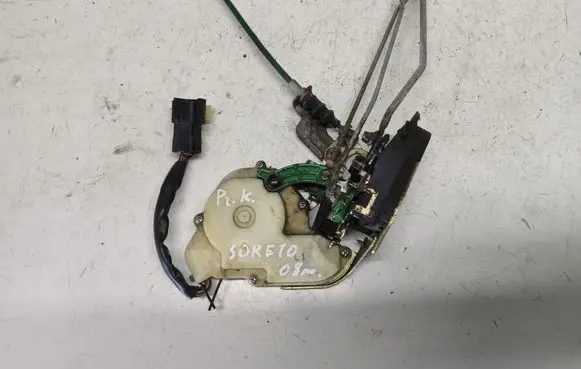 KIA Sorento Front door lock