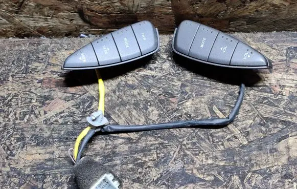 SsangYong Actyon Steering wheel buttons/switches MJ6E180304 MJ6G010189