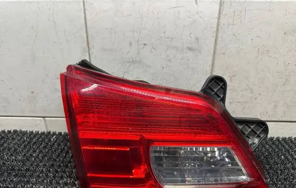 Subaru Legacy Tailgate rear/tail lights 13220072