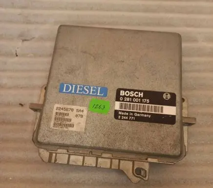 BMW 5 E34 Engine control unit/module 0281001175 2244771
