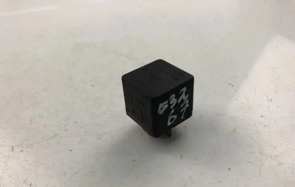 Opel Corsa C Other relay 0332204151