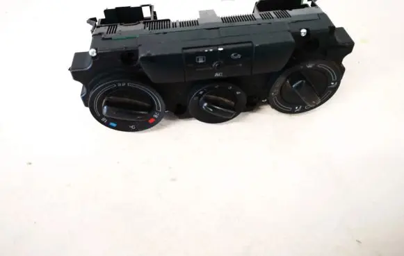 Skoda Octavia Mk2 (1Z) Climate control unit