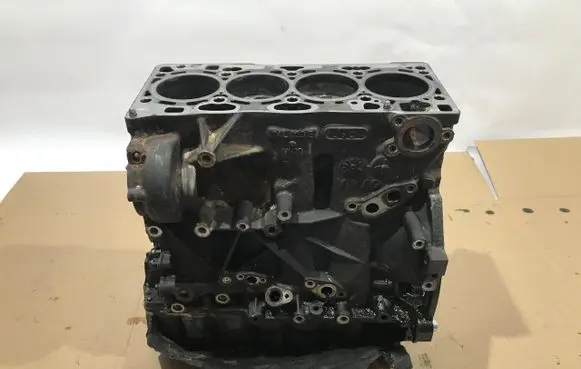 Volkswagen Touran III Engine block 04L023E