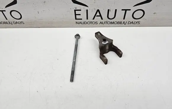 Jaguar XE Fuel Injector clamp holder